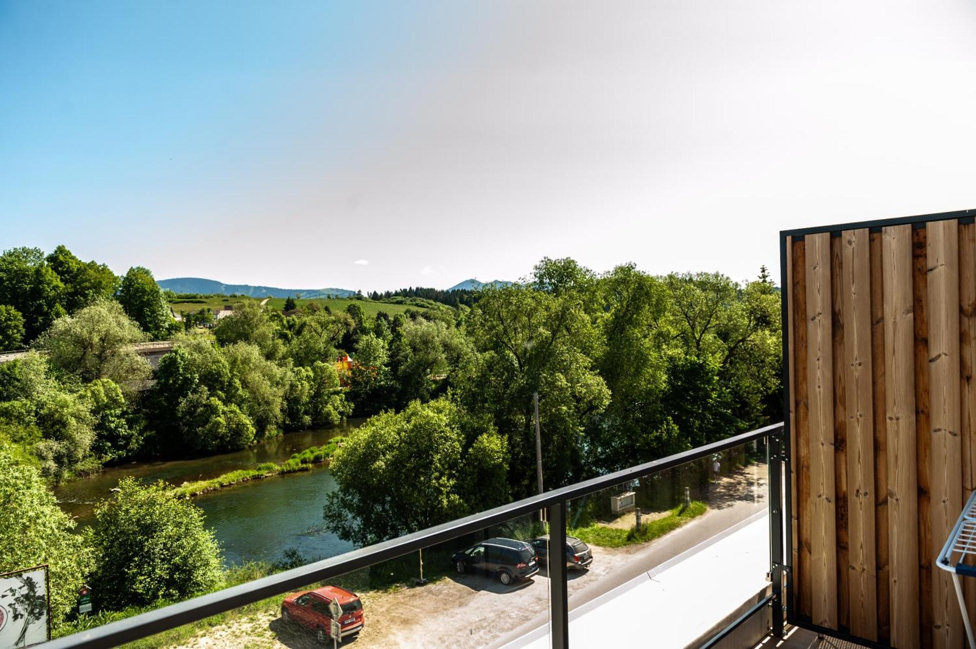 Apartmany Besen Bešeňová Eksteriør bilde