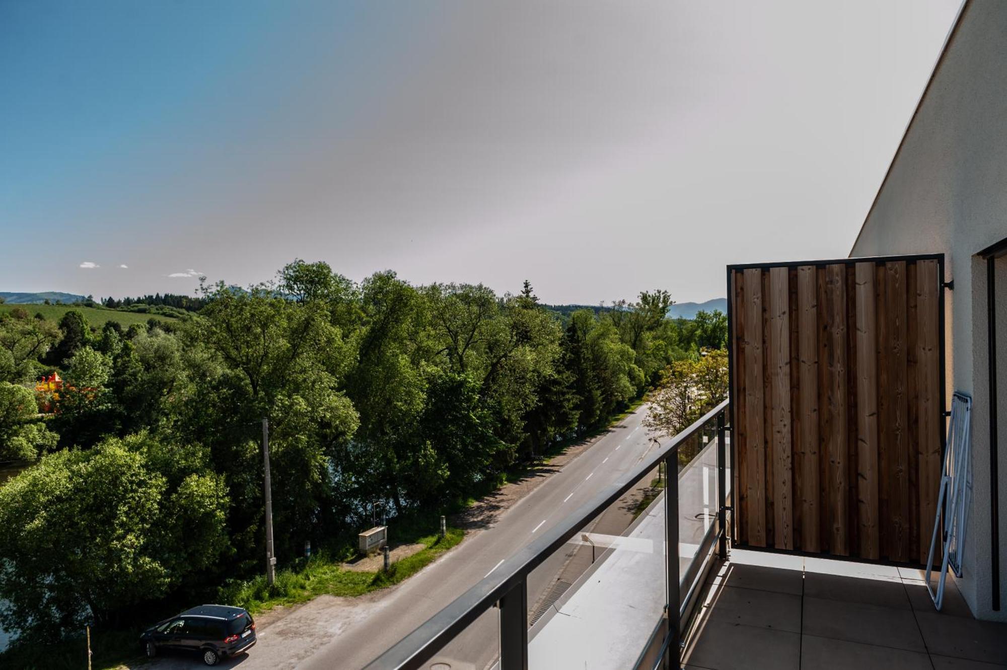 Apartmany Besen Bešeňová Eksteriør bilde